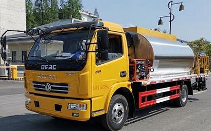 intelligent rubber asphalt distributor truck